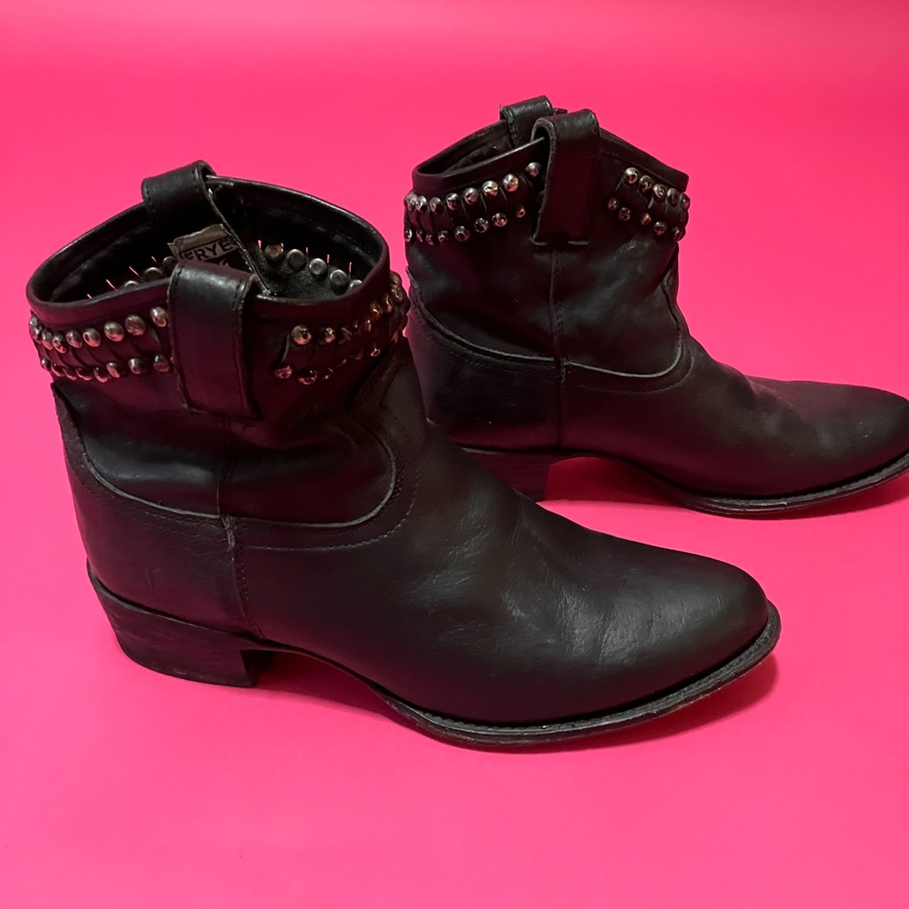 Frye Diana studded ankle boots black leather women’s 9b Rare - Picture 9 of 10